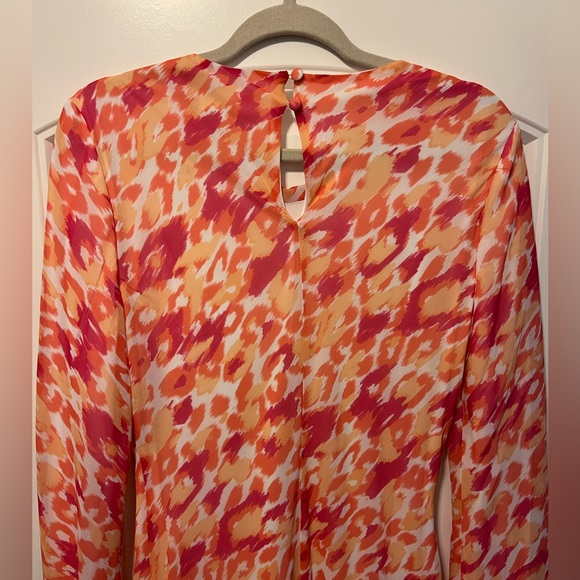 Chiffon: sheer, lightweight fabric with a grainy feel

Main: 100% Polyester. - Picture 6 of 7